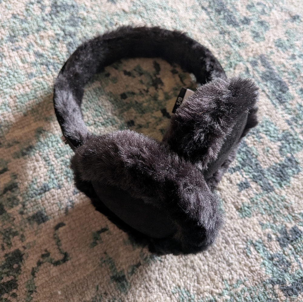Faux Fur Black Earmuffs 🖤
